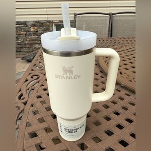 NWT- Stanley 40oz Quencher H2.0 Flowstate Tumbler with handle and straw